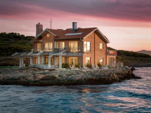 Pourquoi choisir du contreplaqué marine 18mm pour vos constructions extérieures