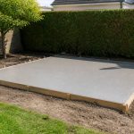 Comment faire une dalle béton pour un abri de jardin : étapes, épaisseur et conseils